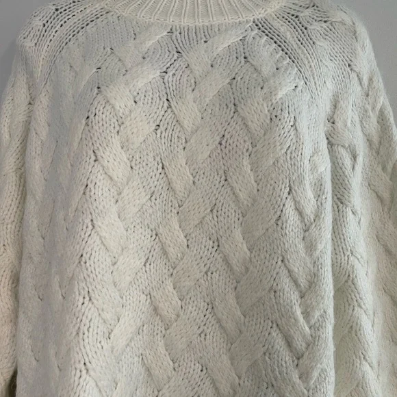 Vince Camuto fisherman cable knit sweater. - Picture 4 of 5